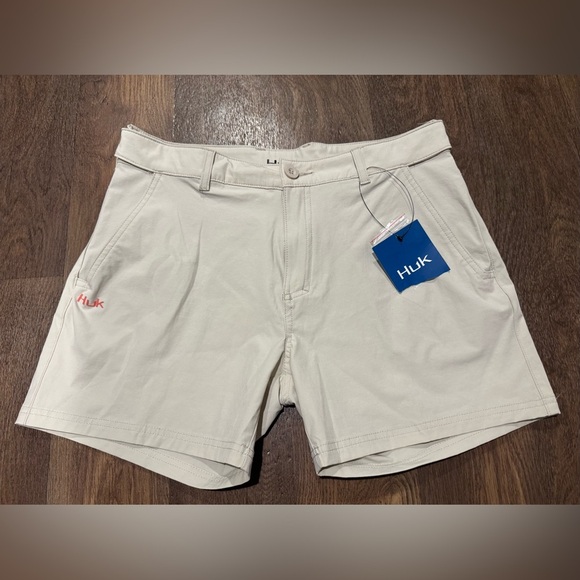 HUK NEXT LEVEL FISHING SHORT Khaki Women’s Size Large Stretch NEW - Picture 2 of 12